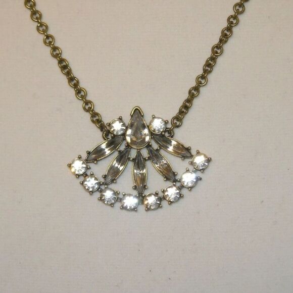 BANANA REPUBLIC TREASURE FAN NECKLACE NWT 17"+2" - Picture 2 of 4